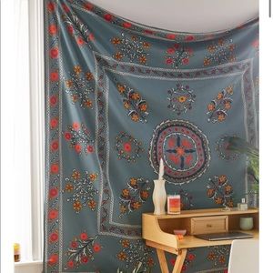 URBAN OUTFITTERS TAPESTRY FLORAL